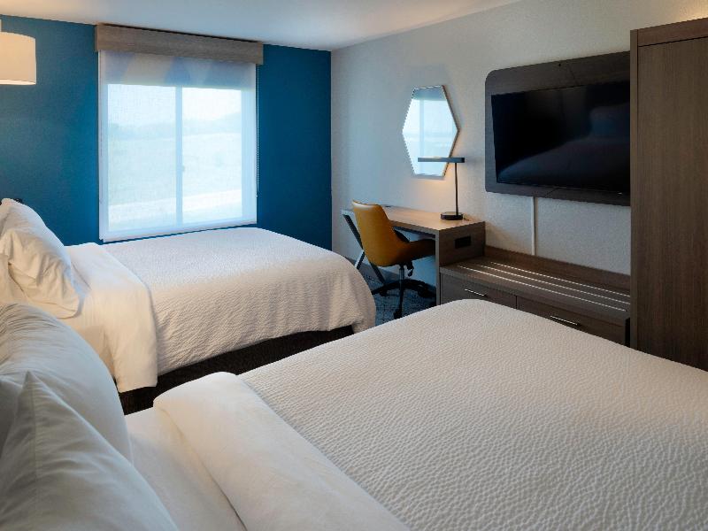 Holiday Inn Express & Suites Fort Atkinson By IHG image