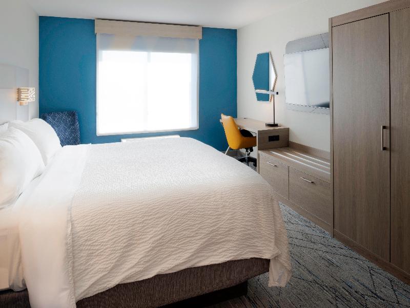 Holiday Inn Express & Suites Fort Atkinson By IHG image