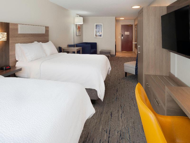 Holiday Inn Express & Suites Fort Atkinson By IHG image