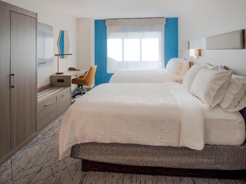 Holiday Inn Express & Suites Fort Atkinson By IHG image