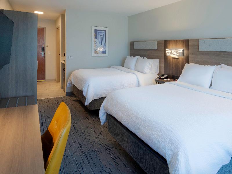 Holiday Inn Express & Suites Fort Atkinson By IHG image