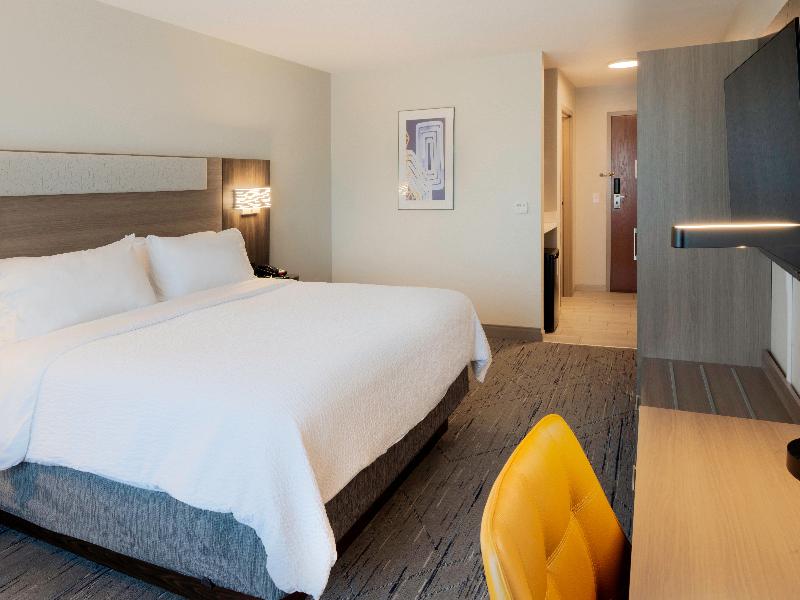 Holiday Inn Express & Suites Fort Atkinson By IHG image