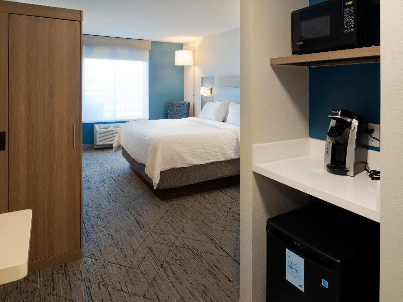 Holiday Inn Express & Suites Fort Atkinson By IHG image