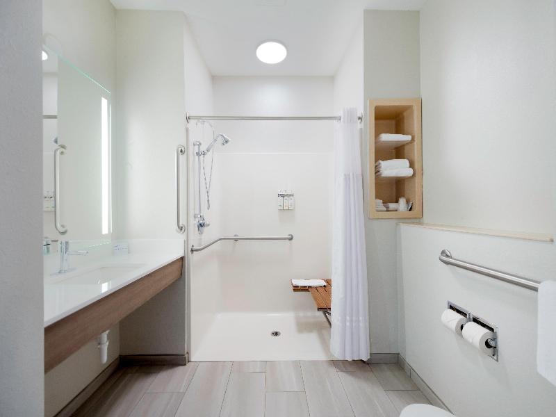 Holiday Inn Express & Suites Fort Atkinson By IHG image