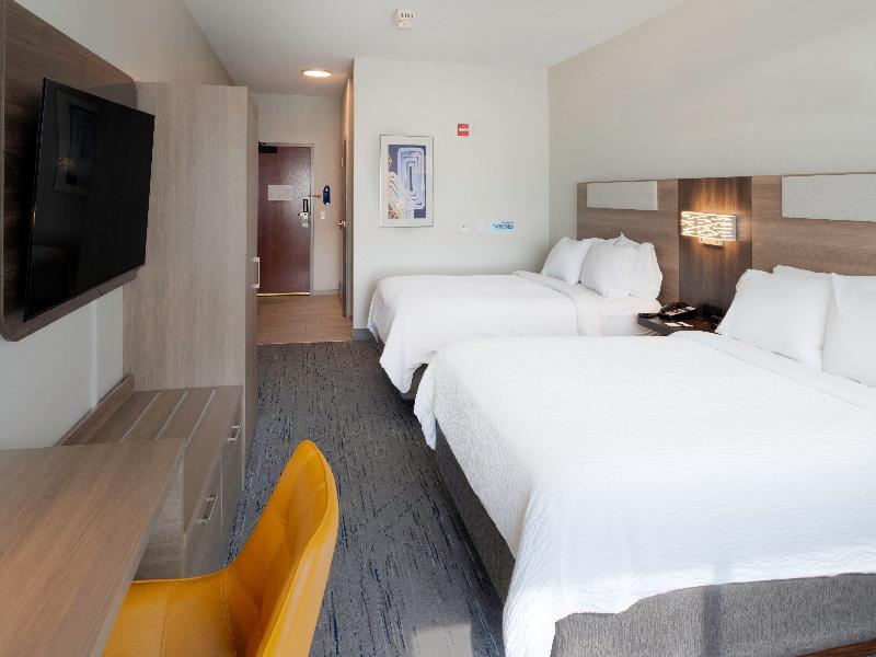 Holiday Inn Express & Suites Fort Atkinson By IHG image