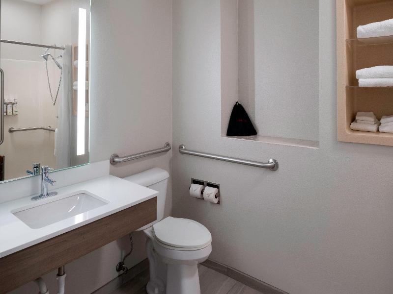 Holiday Inn Express & Suites Fort Atkinson By IHG image