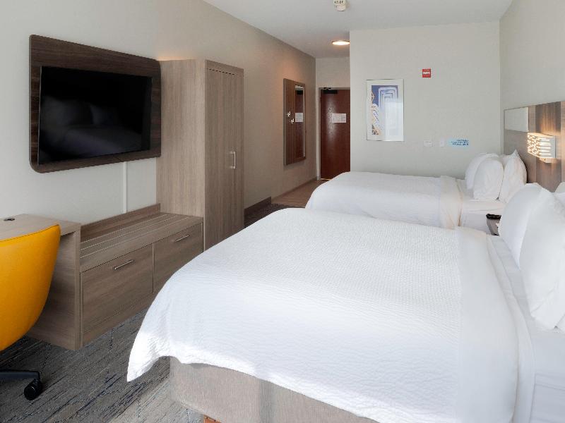 Holiday Inn Express & Suites Fort Atkinson By IHG image