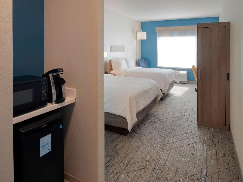 Holiday Inn Express & Suites Fort Atkinson By IHG image
