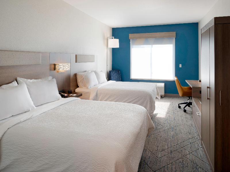 Holiday Inn Express & Suites Fort Atkinson By IHG image