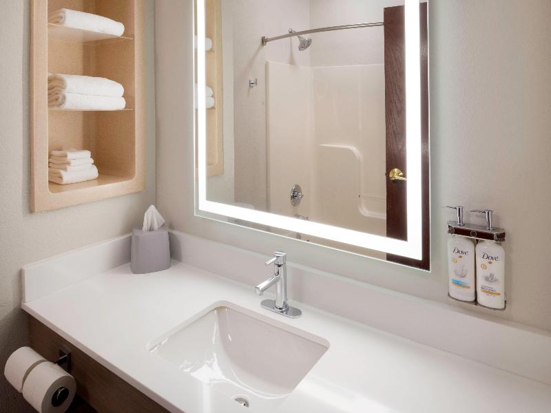 Holiday Inn Express & Suites Fort Atkinson By IHG image
