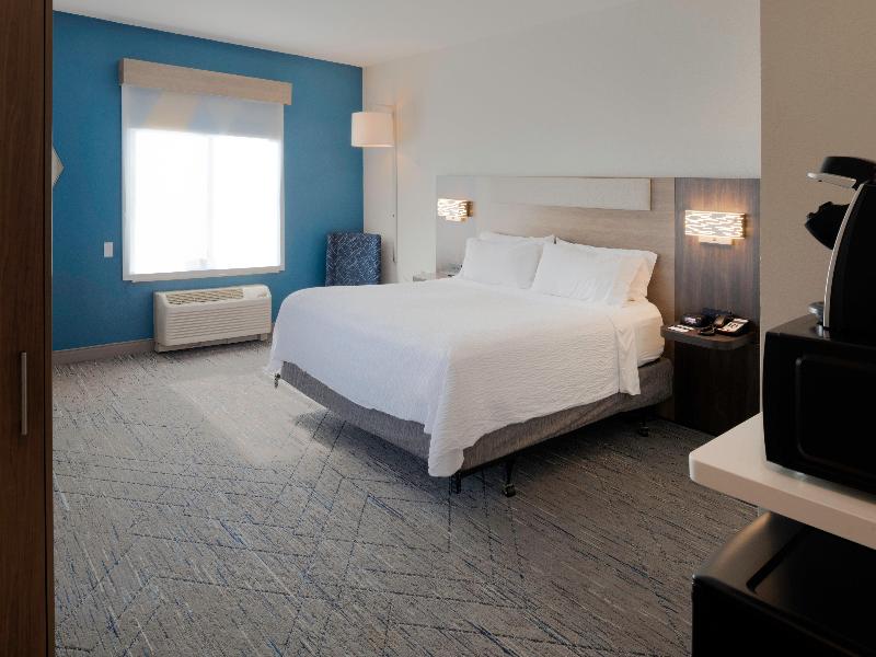 Holiday Inn Express & Suites Fort Atkinson By IHG image
