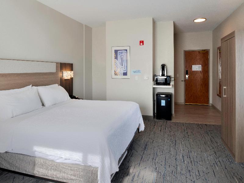 Holiday Inn Express & Suites Fort Atkinson By IHG image