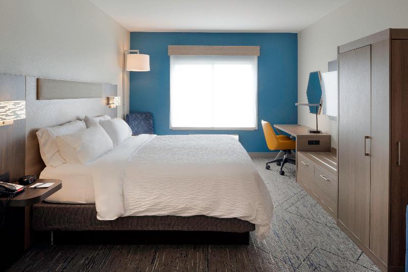 Holiday Inn Express & Suites Fort Atkinson By IHG image