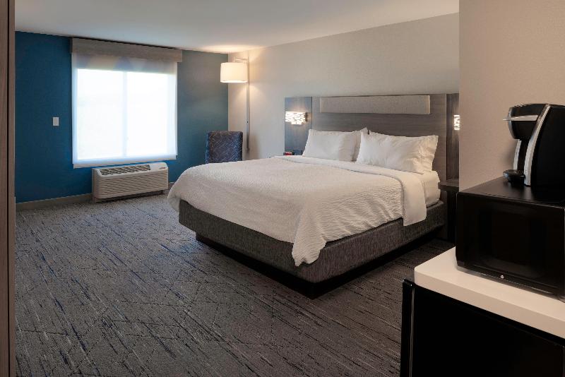 Holiday Inn Express & Suites Fort Atkinson By IHG image