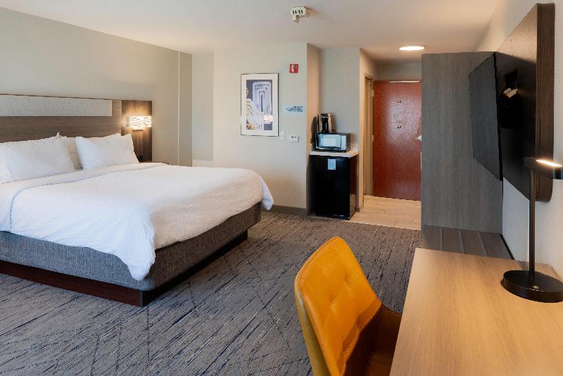 Holiday Inn Express & Suites Fort Atkinson By IHG image