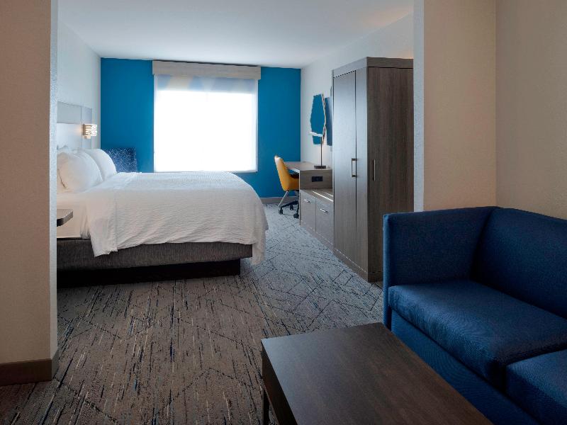 Holiday Inn Express & Suites Fort Atkinson By IHG image