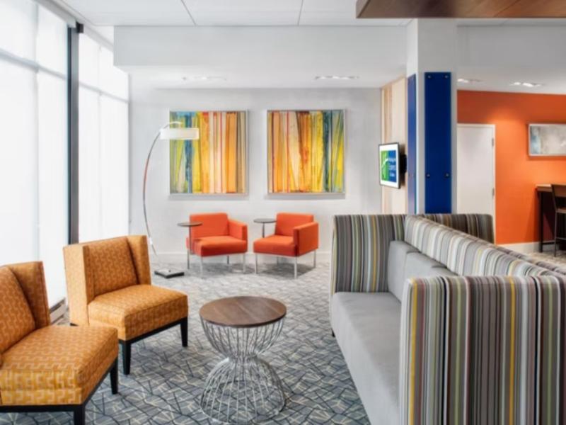 Holiday Inn Express And Suites East Peoria - River image