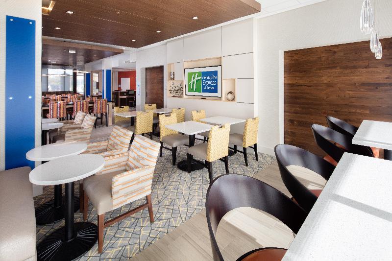 Holiday Inn Express And Suites East Peoria - River image