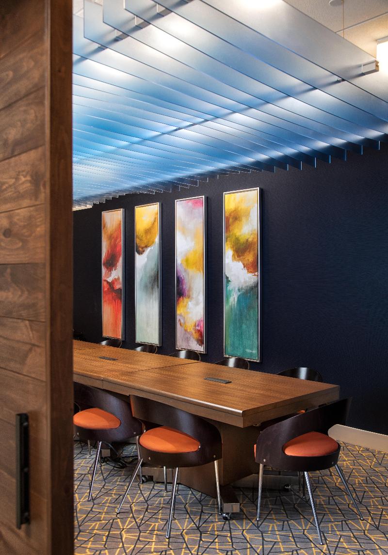 Holiday Inn Express And Suites East Peoria - River image
