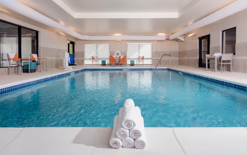 Holiday Inn Express And Suites East Peoria - River image