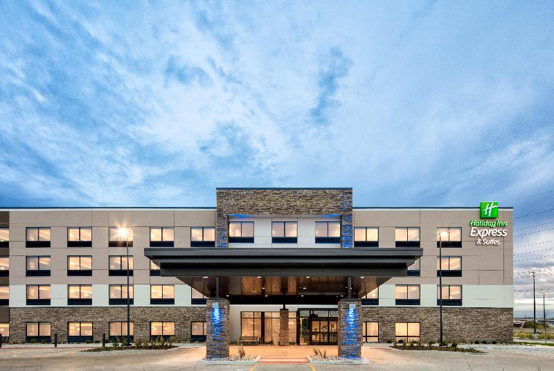 Holiday Inn Express And Suites East Peoria - River image