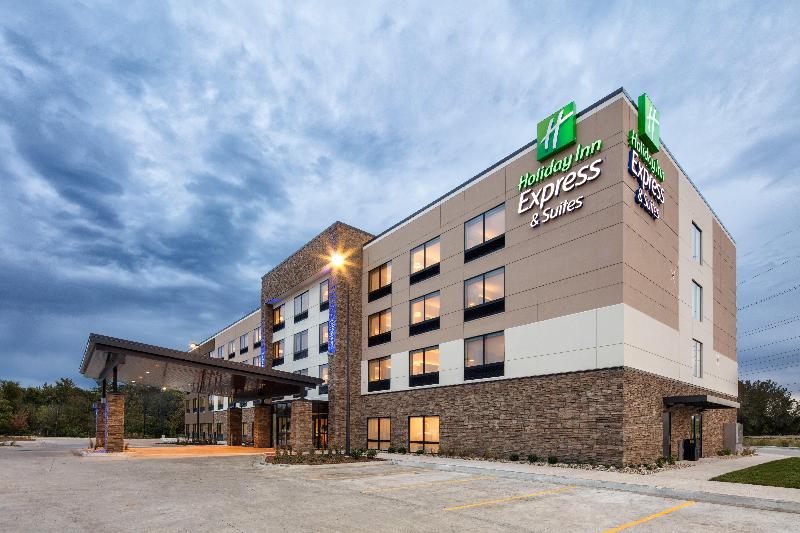 Holiday Inn Express And Suites East Peoria - River image