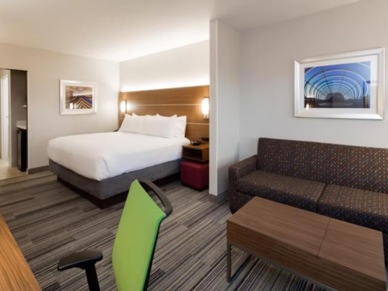 Holiday Inn Express And Suites East Peoria - River image