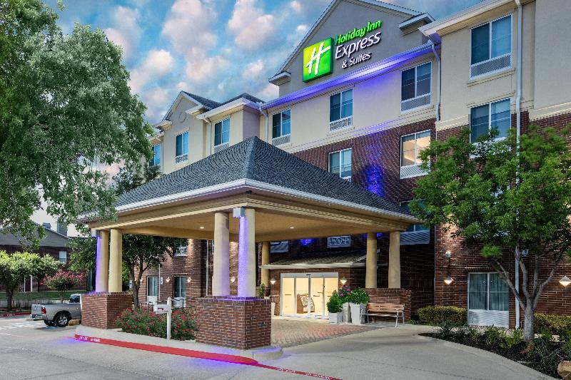 Holiday Inn Express and Suites Dallas - Grand Prai