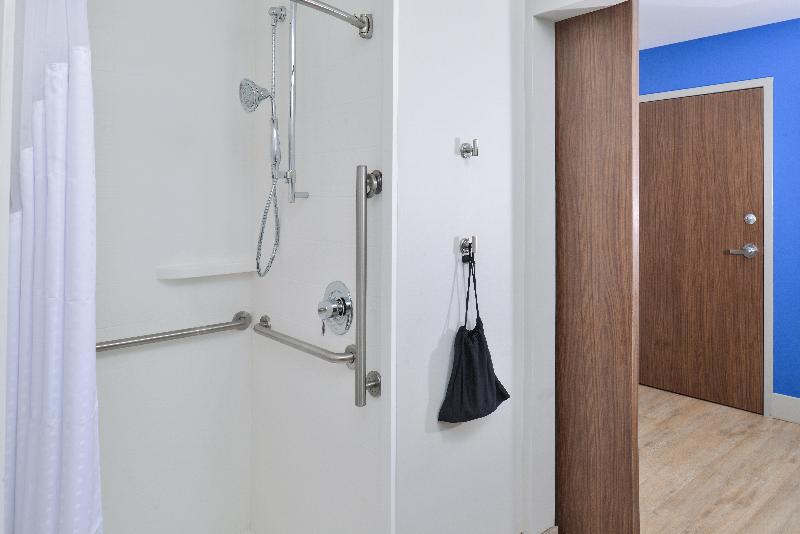Holiday Inn Express Suites Southgate Detroit Area image