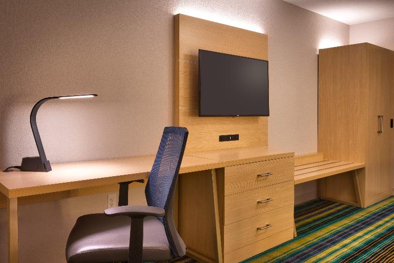 Holiday Inn Express and Suites Phoenix West - Buck photo 24