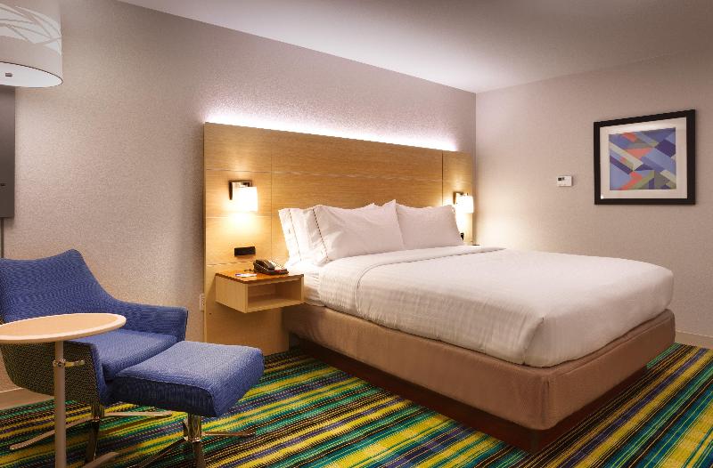 Holiday Inn Express and Suites Phoenix West - Buck photo 21