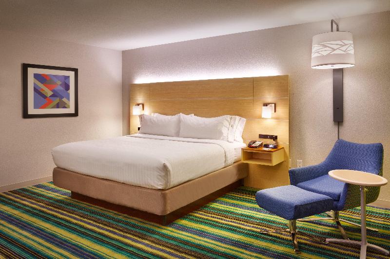 Holiday Inn Express and Suites Phoenix West - Buck photo 22
