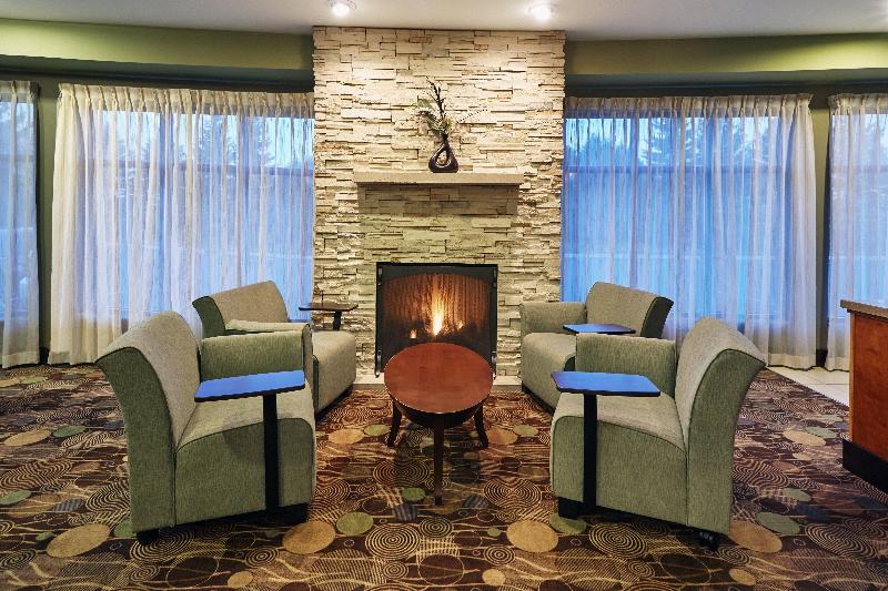 Holiday Inn Express and Suites Madison-Verona