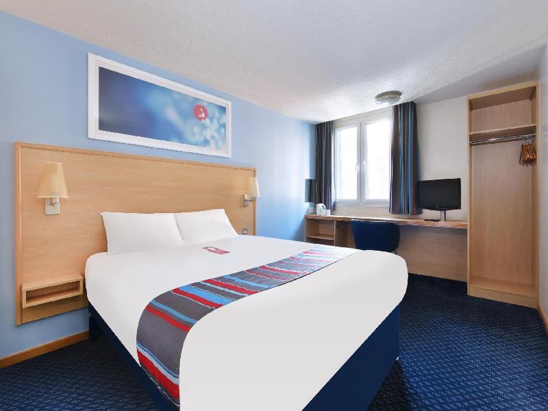 Travelodge Camberley image