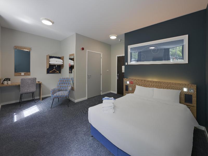 Travelodge Glossop image