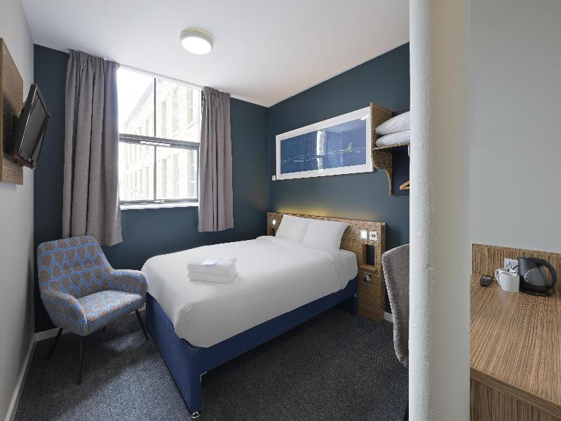 Travelodge Glossop image