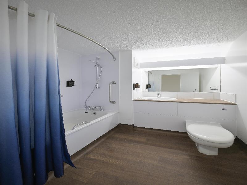Travelodge Swansea M4 image