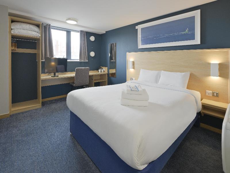 Travelodge Swindon Central image