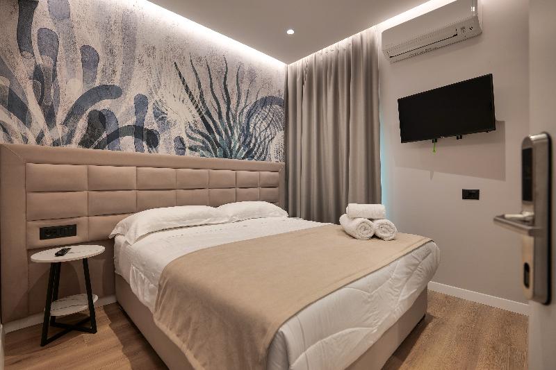 Hotel Oasis image