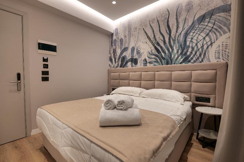Hotel Oasis image