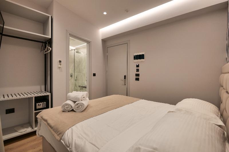 Hotel Oasis image