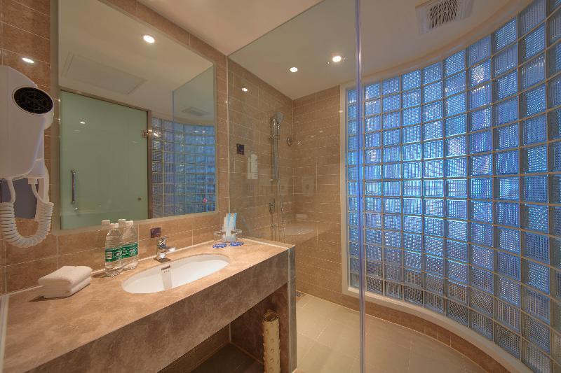 Holiday Inn Express Shenyang Tawan image