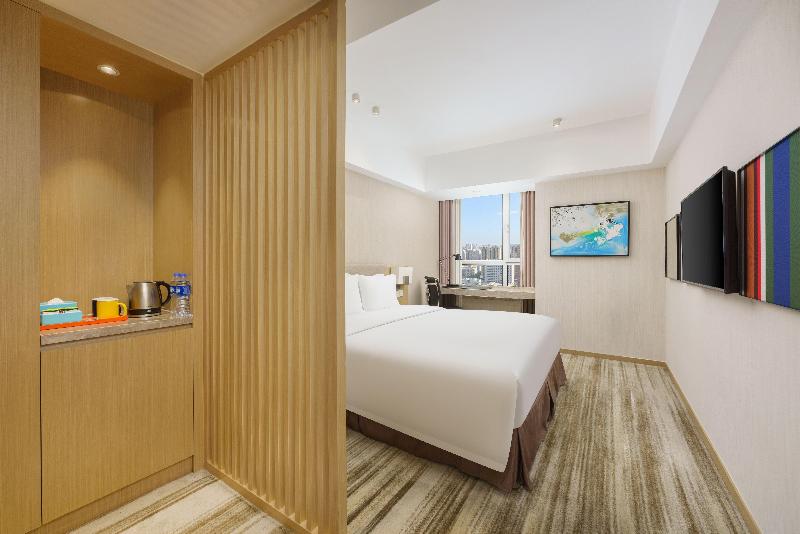 Holiday Inn Express Shenyang Tawan image