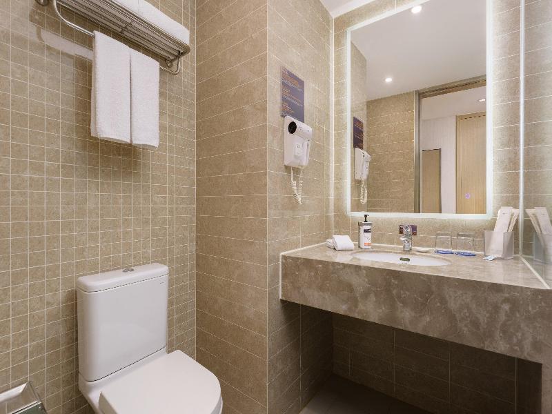 Holiday Inn Express Shenyang Tawan image