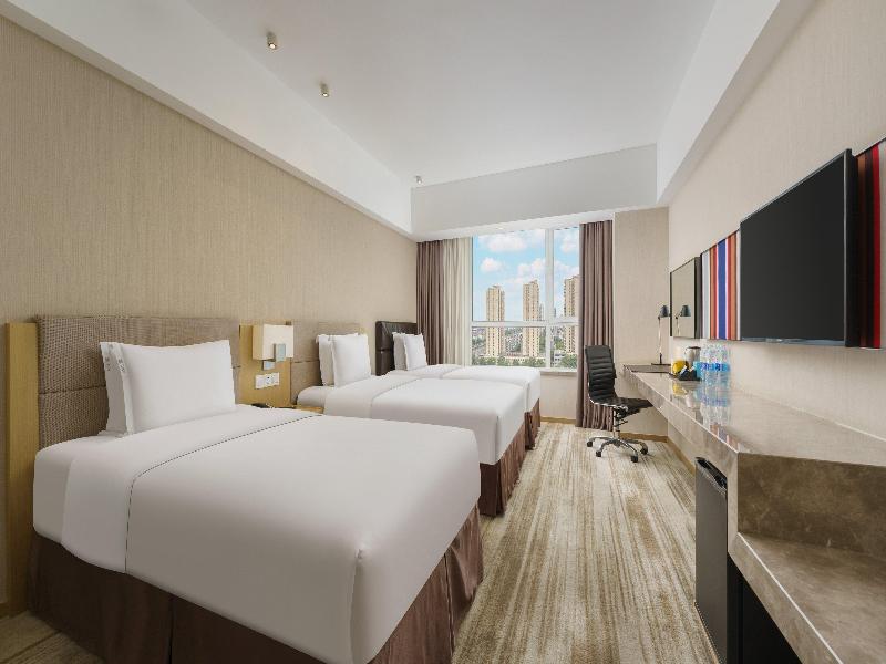 Holiday Inn Express Shenyang Tawan image