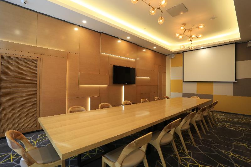 Holiday Inn Express Zhangjiakou Park View image