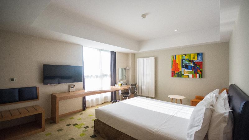 Holiday Inn Express Zhangjiakou Park View image