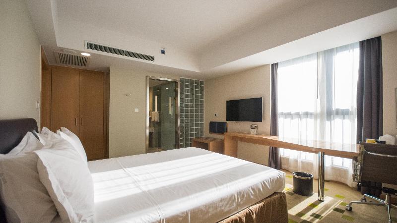 Holiday Inn Express Zhangjiakou Park View image