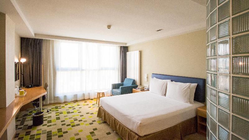 Holiday Inn Express Zhangjiakou Park View image