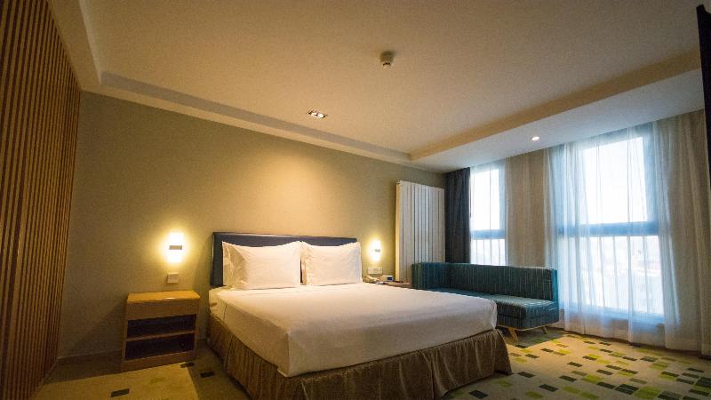 Holiday Inn Express Zhangjiakou Park View image